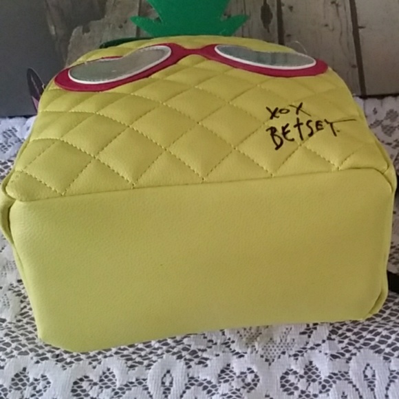 Betsey Johnson Pineapple Lunch Tote - Picture 4 of 6